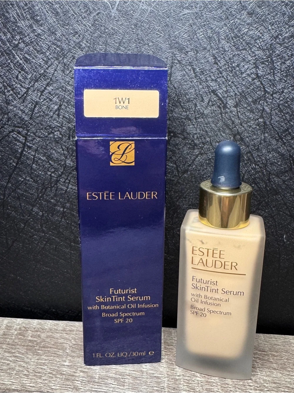 Estee Lauder Futurist Skin Tint Serum Foundation 1W1 Bone 30ml SPF20 NIB